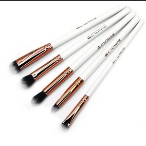 NWT Crown All eyes on you vegan makeup brush set